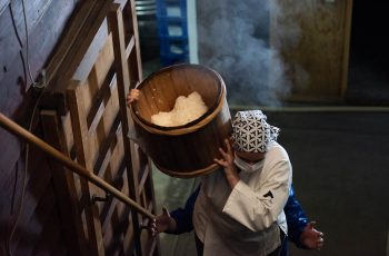 Authentic Japanese sake brewing experience/World’s first sake brewery hotel KURABITO STAY