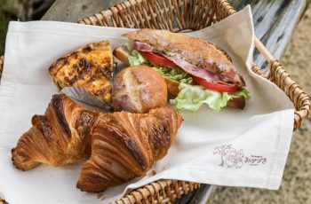 Mikazuki Boulangerie, Popular Local Bakery