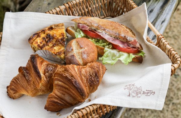 Mikazuki Boulangerie, Popular Local Bakery