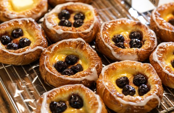 Mikazuki Boulangerie, Popular Local Bakery