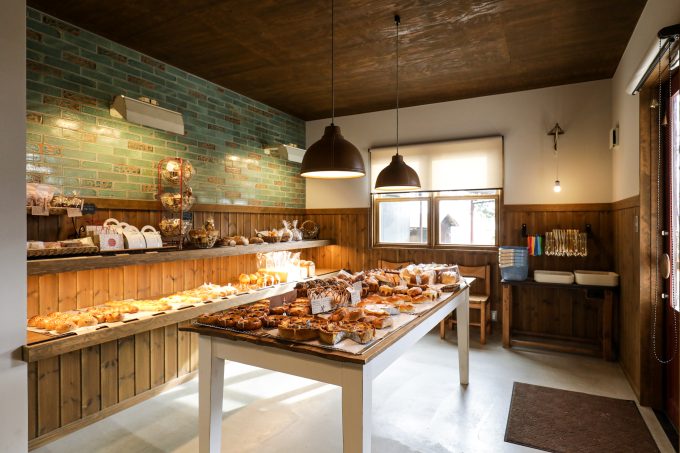 Mikazuki Boulangerie, Popular Local Bakery